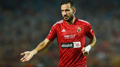 الأهلي يفاجئ الجميع بقرار صادم بشأن علي معلول.. والسبب؟