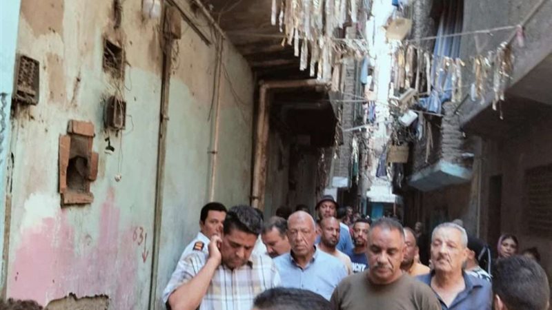 انهيار سقف عقار بحدائق