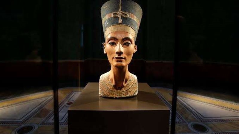 تمثال رأس نفرتيتي