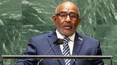 رئيس جزر القمر يتعرض لعملية طعن.. ومصادر رسمية: الإصابة طفيفة