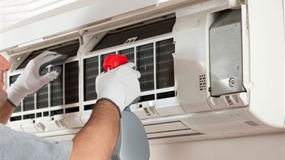 في بيتك وخلال دقايق.. حل نهائي لمشكلة تسريب المياه من أجهزة التكييف