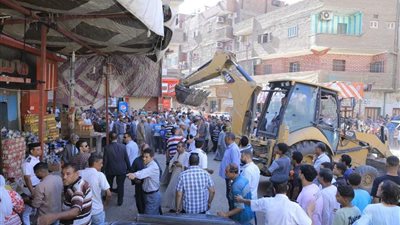 حملة مكبرة لرفع الإشغالات في مدينة المنشاه بقيادة نائب المحافظ