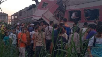 رئيس الوزراء يتابع حادث تصادم قطارين في الزقازيق ويوجه بتقديم الرعاية العاجلة