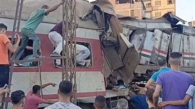 تصادم قطارين بمنطقة الكوبري الجديد في الزقازيق ومحافظ الشرقية يتابع الحادث