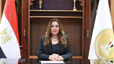 وزيرة التنمية المحلية تتابع حادث تصادم قطارين في الزقازيق