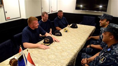 القوات البحرية تنقذ 3 سائحين بريطانيين بالبحر الأحمر