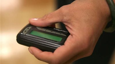 جهاز البيجر.. ما هو وكيف تسرّعت إسرائيل في تنفيذ تفجيرات الأجهزة؟