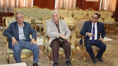 رئيس جامعة المنوفية يناقش الخطة الخمسية لتعيين المعيدين