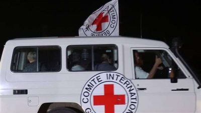 مقتل 3 أشخاص من موظفي الصليب الأحمر في قصف على مركز توزيع مساعدات في دونيتسك