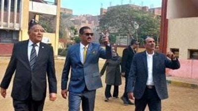وكيل التعليم بالجيزة يؤكّد على ضرورة المرونة في تحصيل المصروفات الدراسية