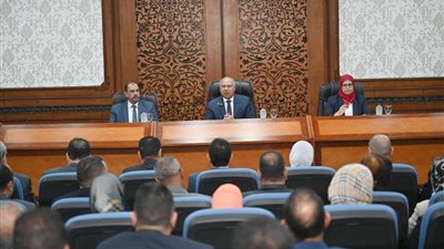 وزير الصناعة والنقل يبحث التحدّيات التي تواجه المناطق الصناعية والمستثمرين في سوهاج