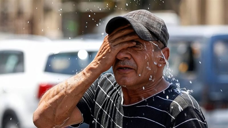 حار رطب خلال ساعات