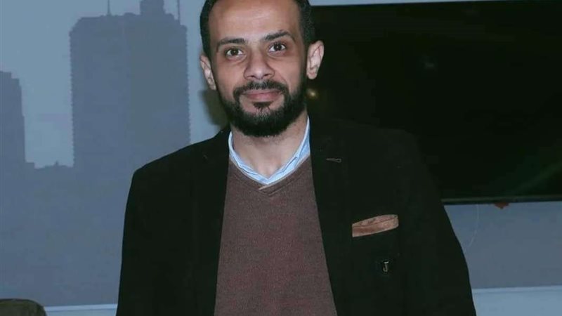الكاتب الصحفي علاء