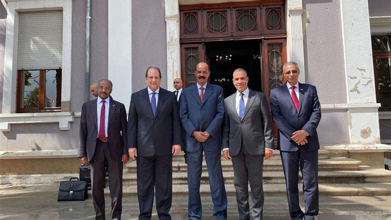 رئيس المخابرات ووزير