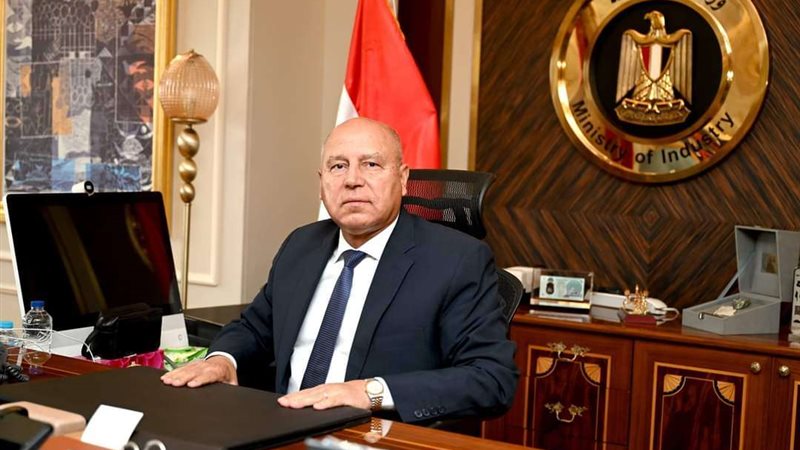 وزير الصناعة