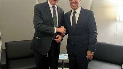 وزير الخارجية والهجرة يلتقي بالمُفوض السامي للأمم المتحدة لشؤون اللاجئين