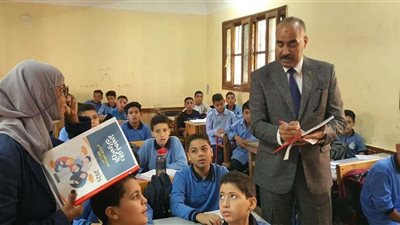 وكيل تعليم المنوفية يتفقد مدارس الشهداء لمتابعة سير العملية التعليمية