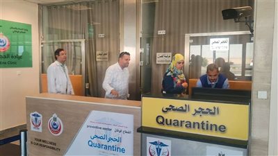 وكيل الصحة يفاجئ العاملين بالحجر الصحي بمطار أسيوط الدولي