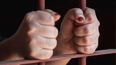 حبس المتهمة بإنهاء حياة طفل بالمكوة لغيرتها من والدته بقنا