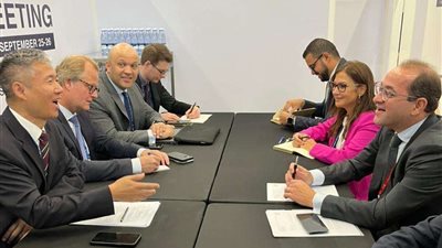 مصر والصين تبحثان تعزيز التعاون في النقل النظيف والطاقة المتجددة