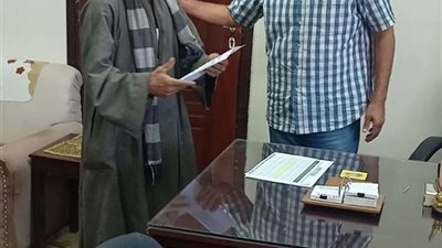 استمرار تسليم نموذج 8 نهائي التصالح في بعض مخالفات البناء بمركز أبنوب بأسيوط