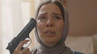 إيمان العاصي تحاول إنهاء حياتها في الحلقة العاشرة من مسلسل «برغم القانون»