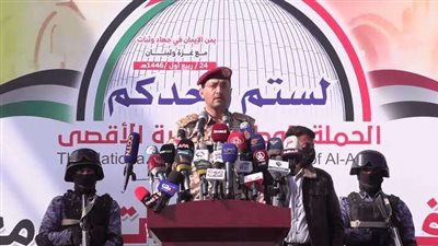 الحوثيون يعلنون استهداف 3 مدمرات حربية أمريكية بـ23 صاروخاً