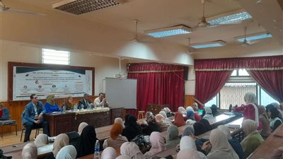 نائب رئيس جامعة الأزهر يتفقد كلية الزراعة بنات بالقاهرة ويطمئن على استعدادات العام الدراسي الجديد