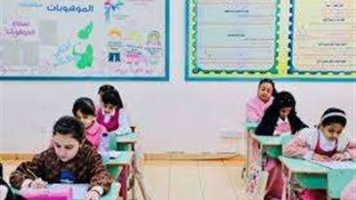التعليم: تقسيم الفصل إلى 3 مجموعات أثناء إجراء التقييمات الأسبوعية