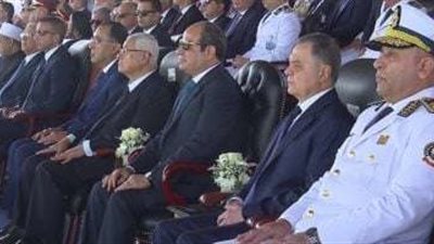 السيسي يشهد السلام الوطني قبل بدء حفل تخرج دفعة جديدة من طلاب أكاديمية الشرطة