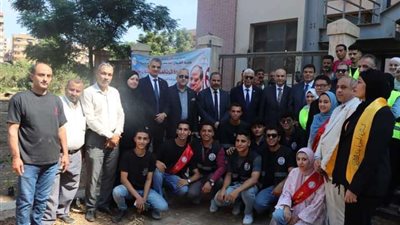 رئيس جامعة المنوفية يشارك في زراعة أشجار التين والرمان ضمن المبادرة الرئاسية 