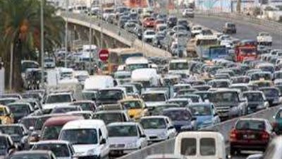 تباطؤ بحركة سير السيارات بشوارع القاهرة والجيزة