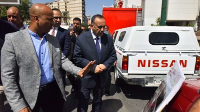 محافظ أسيوط يتفقد أعمال تنفيذ مشروع إحلال وتجديد موقف سيارات الغنايم ضمن مشروعات برنامج التنمية المحلية في صعيد مصر