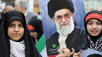 الشعب الإيراني يحتفل بنجاح رد طهران علي إسرائيل