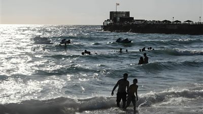 انخفاض طفيف في درجات الحرارة واضطراب بحري على البحر المتوسط.. تفاصيل الطقس اليوم الأربعاء