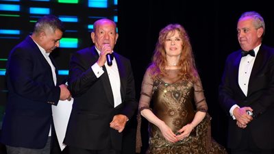 لحظات مؤثرة في مهرجان الإسكندرية.. تكريم نيللي ولطفي لبيب وحضور لافت لنجوم الفن