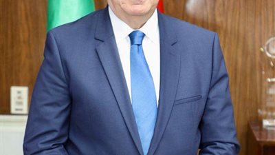 محافظ المنوفية يلتقي بمواطن ويستمع لشكواه