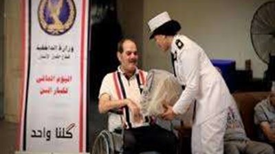 الداخلية تحتفل باليوم العالمي لكبار السن بزيارات لدور الرعاية وتوزيع هدايا