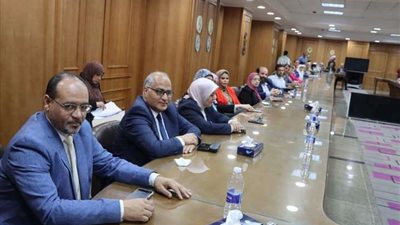 رئيس جامعة المنوفية يناقش آليات بدء العمل بمعهد الأورام