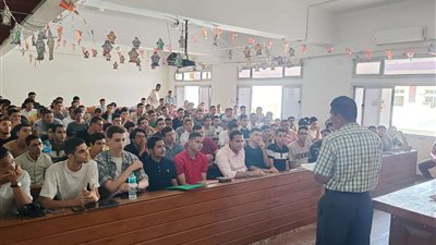 عميد صيدلة الأزهر بنين بأسيوط يتابع سير العملية التعليمية فى أسبوعها الأول