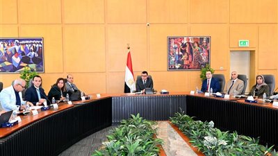 وزير الإسكان يتابع تنفيذ وحدات المبادرة الرئاسية 
