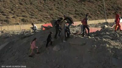 إسرائيل تستهدف طريقاً حيوياً يربط بين لبنان وسوريا ويستخدمه مئات الآلاف
