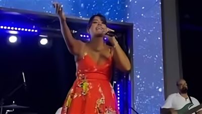 ليلة لا تُنسى.. روبي تودع الصيف بحفل نار في مراسي | صور