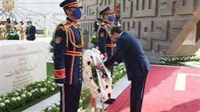 الذكرى الـ51 لانتصارات أكتوبر.. السيسي يضع إكليلاً من الزهور على النصب التذكاري لشهداء القوات المسلحة