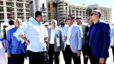 وزير الإسكان يمنح مهلة أسبوع للشركات ويشدد على ضرورة إنهاء المنشآت بالمدينة التراثية