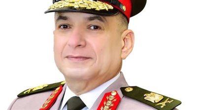 الرئيس السيسى يصدق على ترقية قائد قوات الدفاع الجوى إلى رتبة الفريق