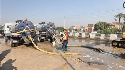 تسريب بخط طرد محطة البركة بأسيوط وشركة مياه الشرب تتدخل لإصلاحه