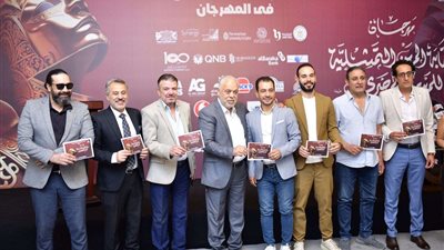 أشرف زكي يكشف عن أسماء المكرمين في مهرجان نقابة المهن التمثيلية للمسرح المصري