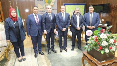 لتحقيق التنمية المستدامة..محافظ المنوفية يلتقي وفد مجلس أمناء مدينة السادات