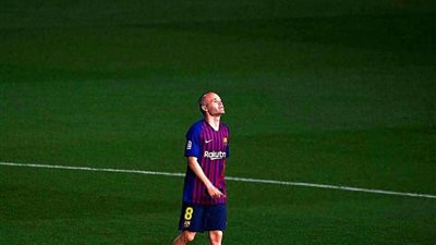 رسميًا.. إنيستا يعلن اعتزال كرة القدم